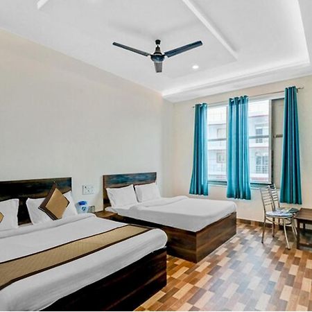 Nv Palace Hotel Vrindāvan Eksteriør bilde