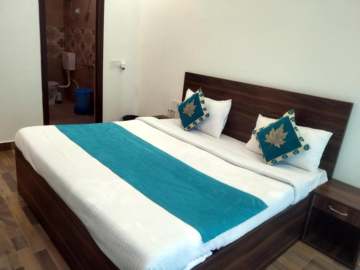 Nv Palace Hotel Vrindāvan Eksteriør bilde